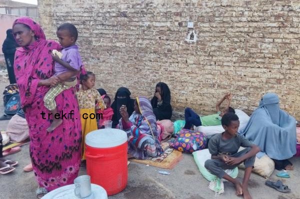 Sudanese, displaced from the Jazirah district, arrive in the eastern city of Gedaref on October 26, 2024. (Photo by AFP)